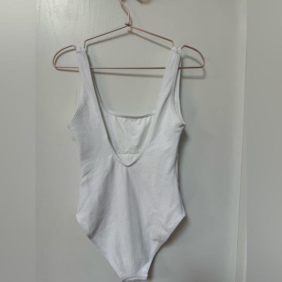 MELISSA ODABASH Perugia One-Piece Swimsuit (US/6) White NWOT - Picture 5 of 8